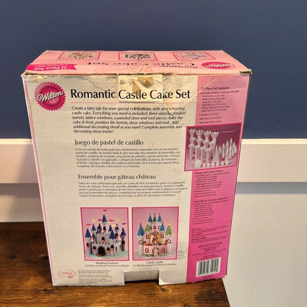 Wilton Romantic Castle Cake Set 28 piece princess prince fortress Spanish